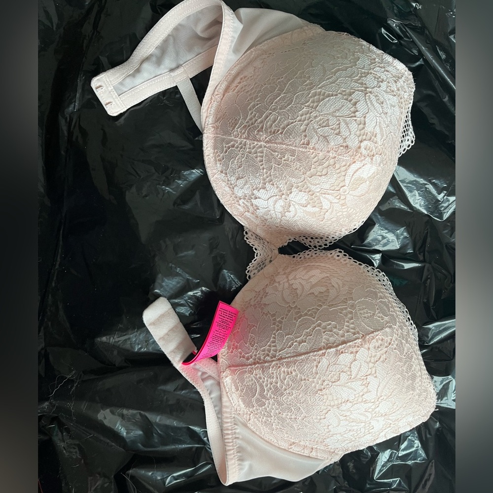 Never worn 36 DD plunge obsession bra